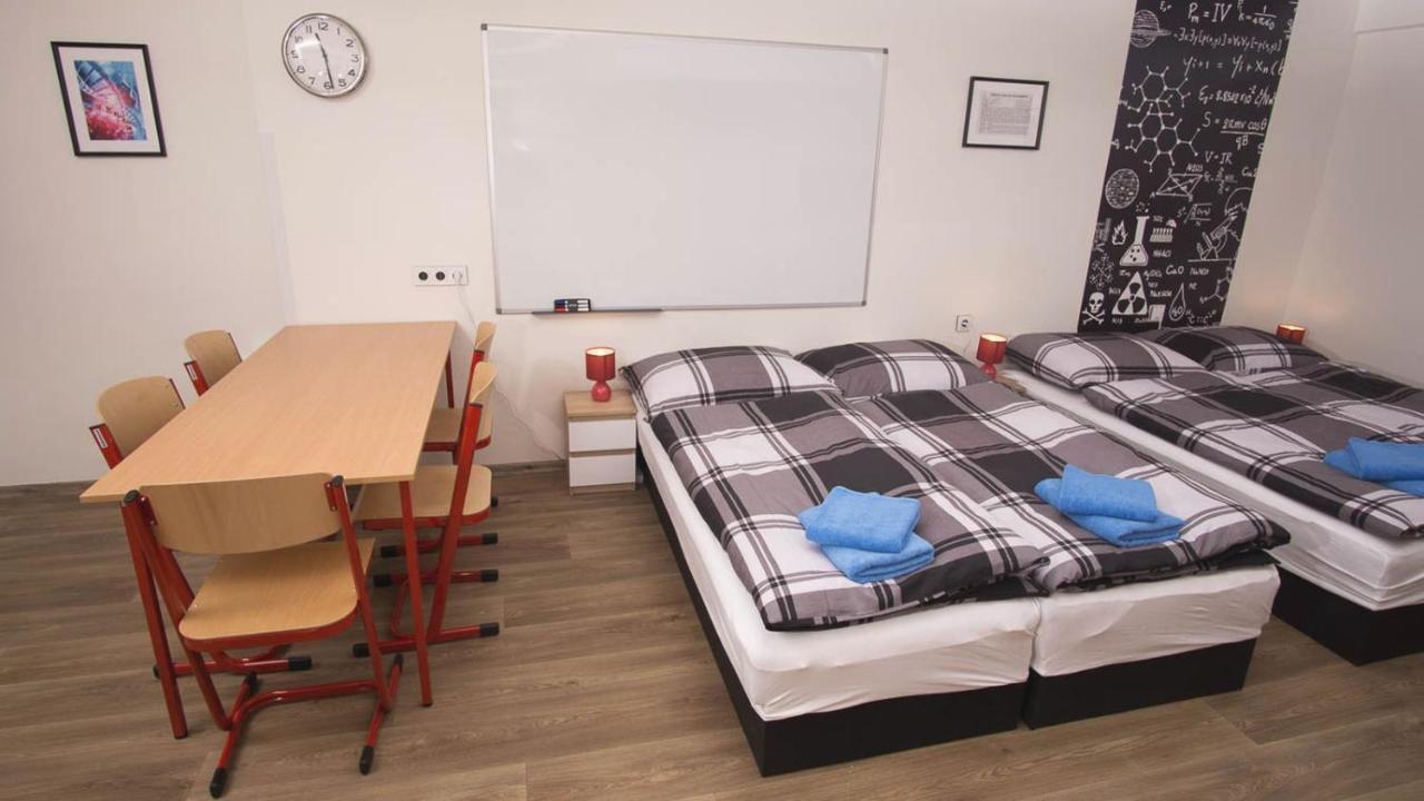 Appartement School - Your Unique Place In By Metro Vysehrad Prague