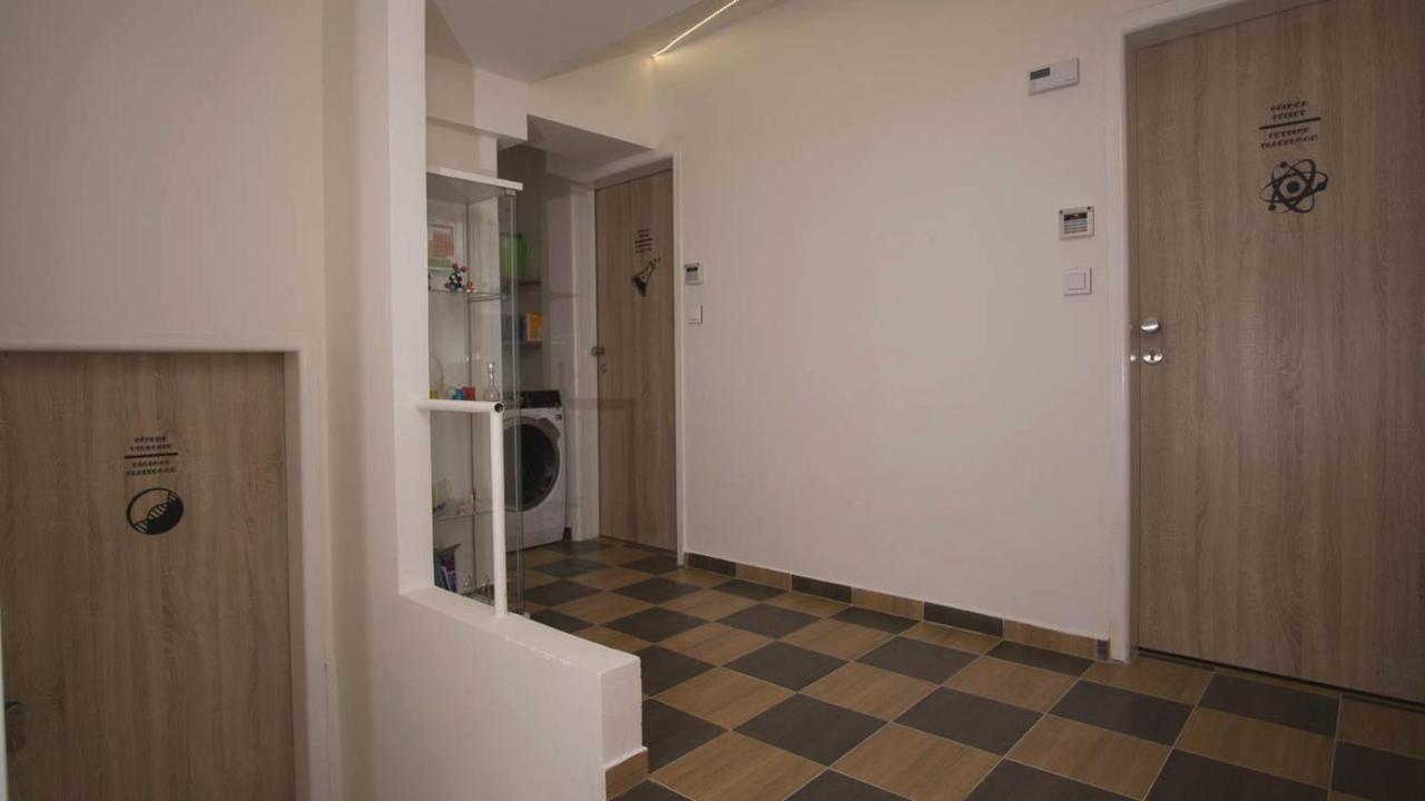 Appartement School - Your Unique Place In By Metro Vysehrad